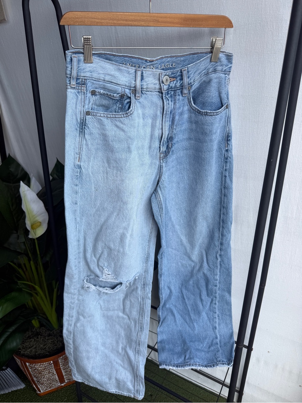 American Eagle Light Wash Two Tone Straight-Leg Baggy Skater Jeans / Size 6 Reg